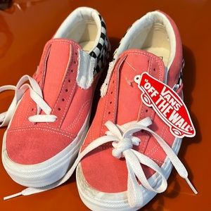 NEW VANS Size 7 men; 8.5 women